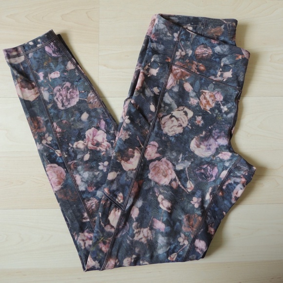 Lululemon Speed Up Tight 28" (size 8) *LIKE NEW* - Picture 1 of 11